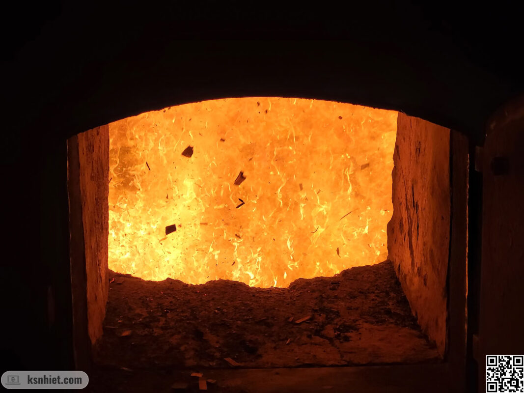 Lớp gạch giúp đảm bảo quá trình cháy được diễn ra hoàn toàn