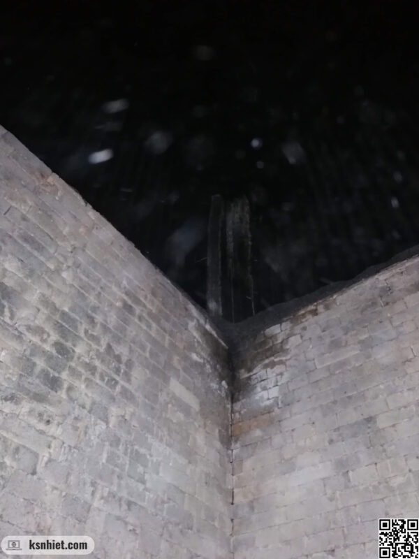 Gạch chịu lửa hầu như ít bị ảnh hưởng bởi sự mài mòn của nhiên liệu