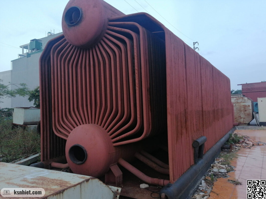 Dàn đối lưu được sơn chống rỉ bảo vệ trước khi đưa ra bên ngoài