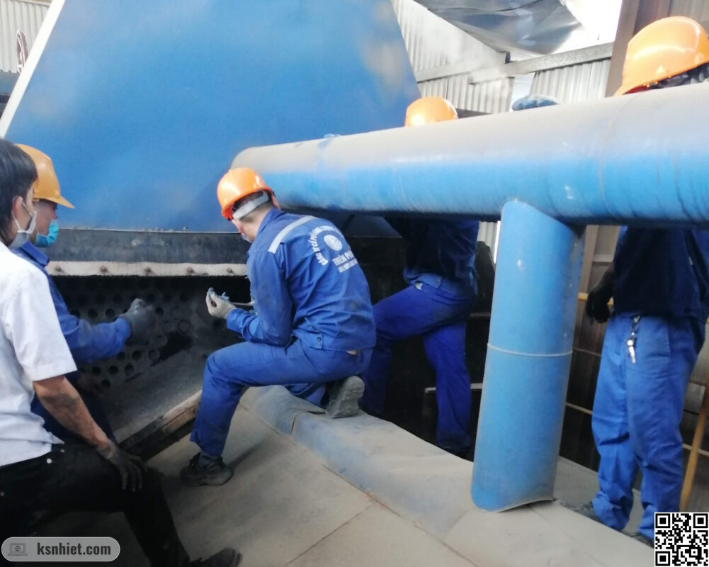 Làm Thế Nào Để Đảm Bảo An Toàn Khi Vận Hành Lò Hơi? - Kinh Nghiệm Từ Chuyên Gia 5 Kiểm tra và vệ sinh định kỳ lò hơi