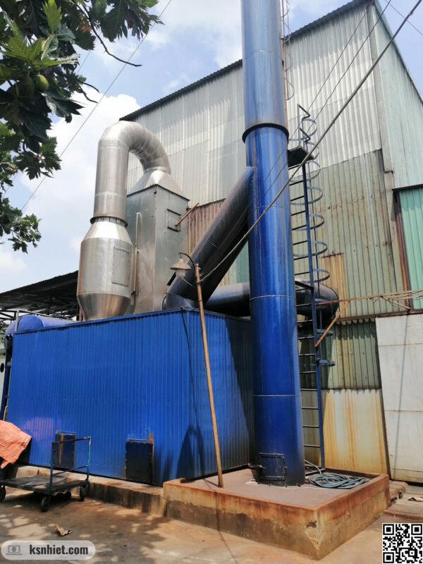 Tối Ưu Hóa Quy Trình Cháy Biomass: Chìa Khóa Năng Lượng Bền Vững & Hiệu Quả Cho Doanh Nghiệp 5 Minh họa một nhà máy với hệ thống xử lý khí thải hiện đại hoặc công nghệ lưu trữ biomass an toàn, sạch sẽ