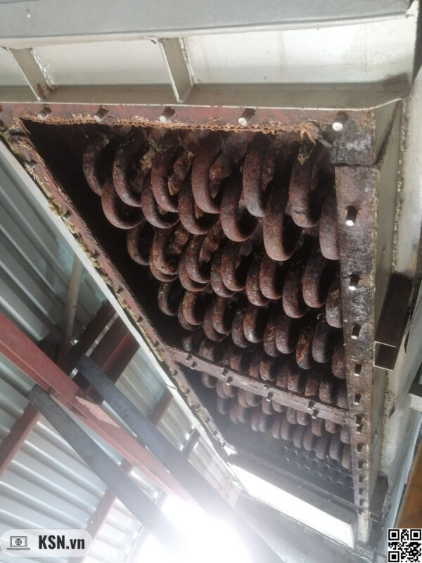 Hình ảnh bộ hâm nước được tháo cửa ra để vệ sinh