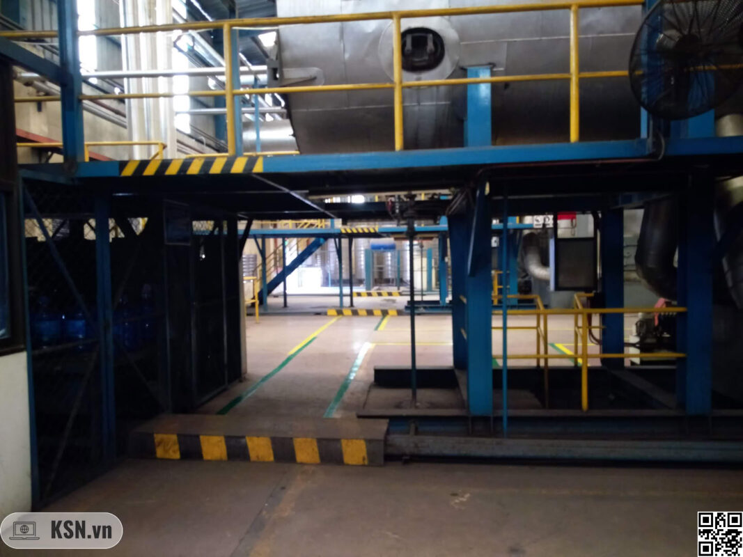 hình ảnh nhà xưởng gọn gàng ngăn nắp, được kẻ vạch phân khu rõ ràng