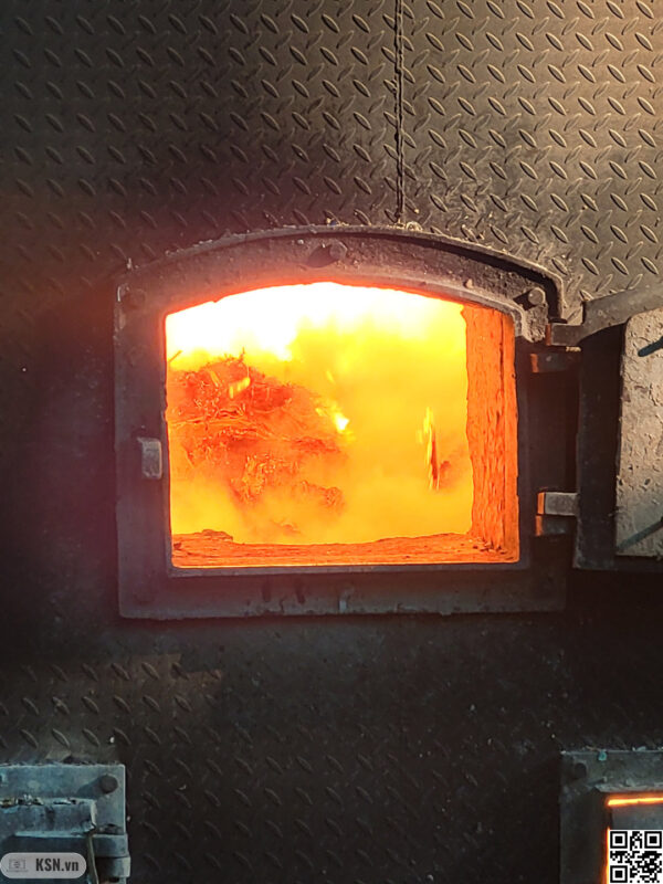Ngọn lửa cháy trong buồng đốt đi kèm CO