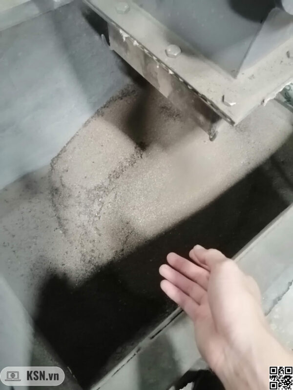 Bí quyết tối ưu hóa tỷ lệ không khí thừa (Oxy dư) để giảm thất thoát nhiệt 4 hình ảnh tro thải ra tại bộ thu tro
