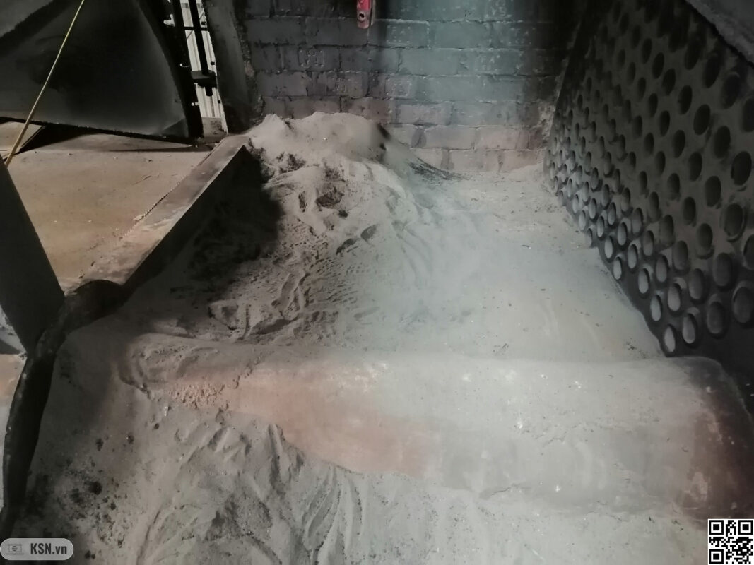 Vệ sinh bề mặt truyền nhiệt: Cách đơn giản nhất để giảm tiêu hao nhiên liệu hàng giờ. 5 Tro bụi tích tụ bên trong hộp khói