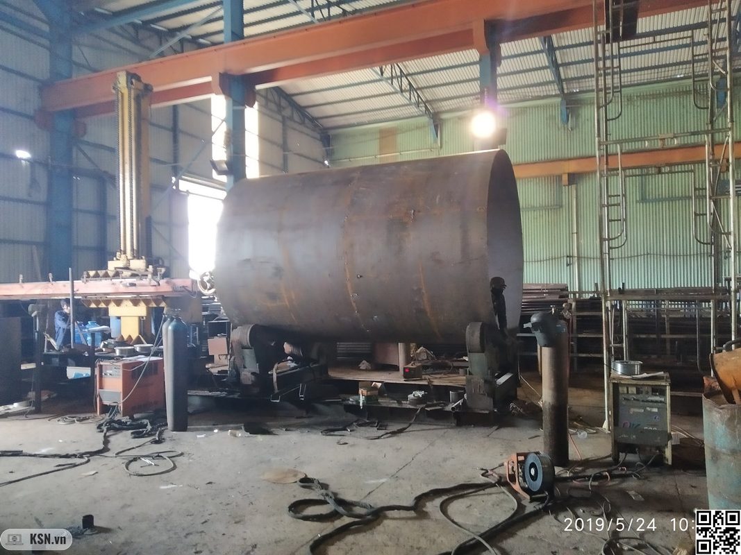 Thân lò trên gá quay hàn tự động